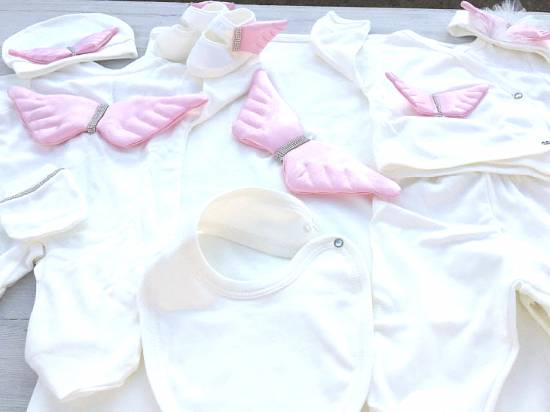 Σετ νεογέννητου λευκό βαμβακερό με ροζ  “ΦΤΕΡΑ ΑΓΓΕΛΟΥ” (11 τμχ)